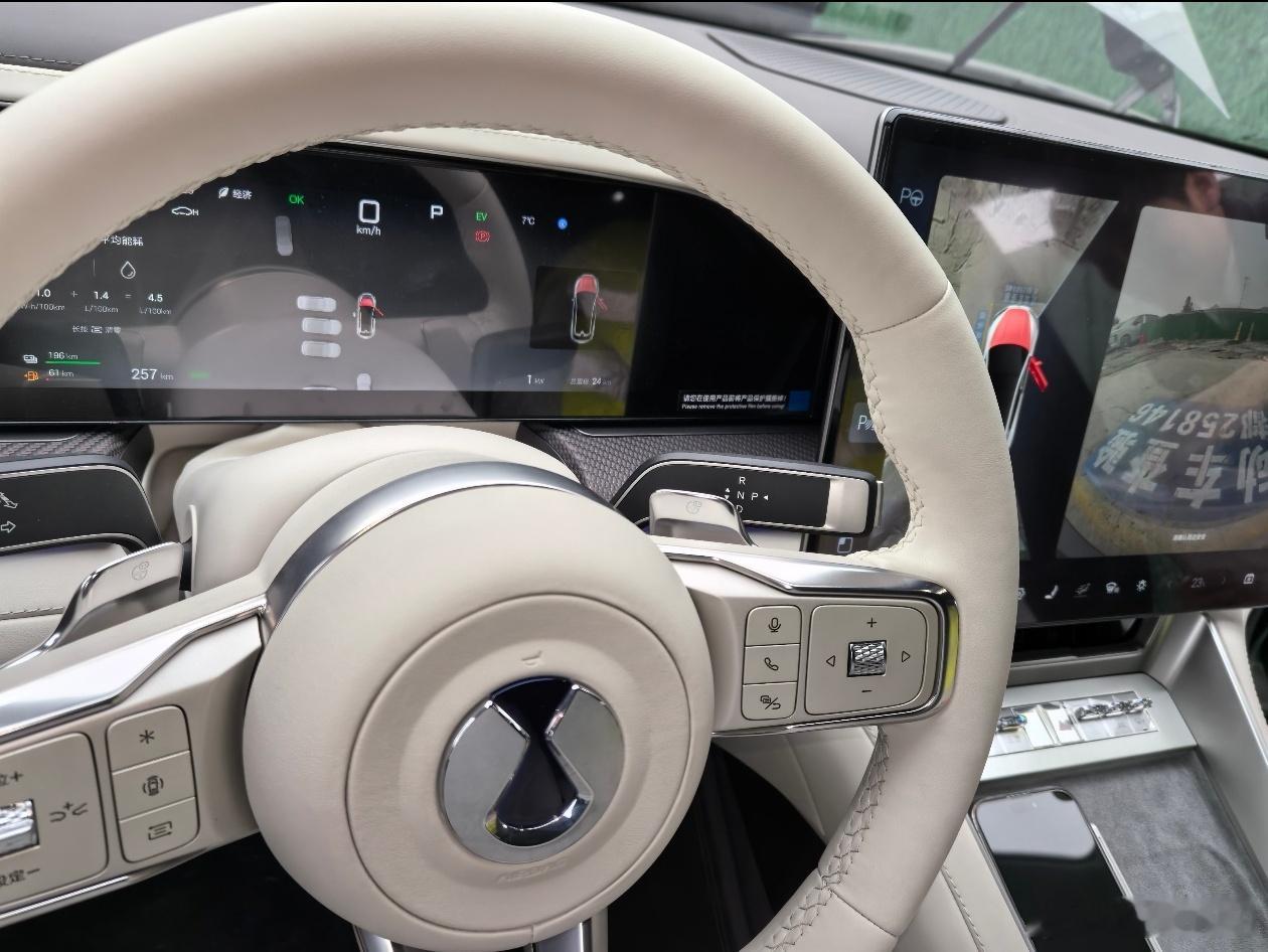 网传的几张疑似“改款”腾势Z9GT。这是年度改，不是你们说的那款。