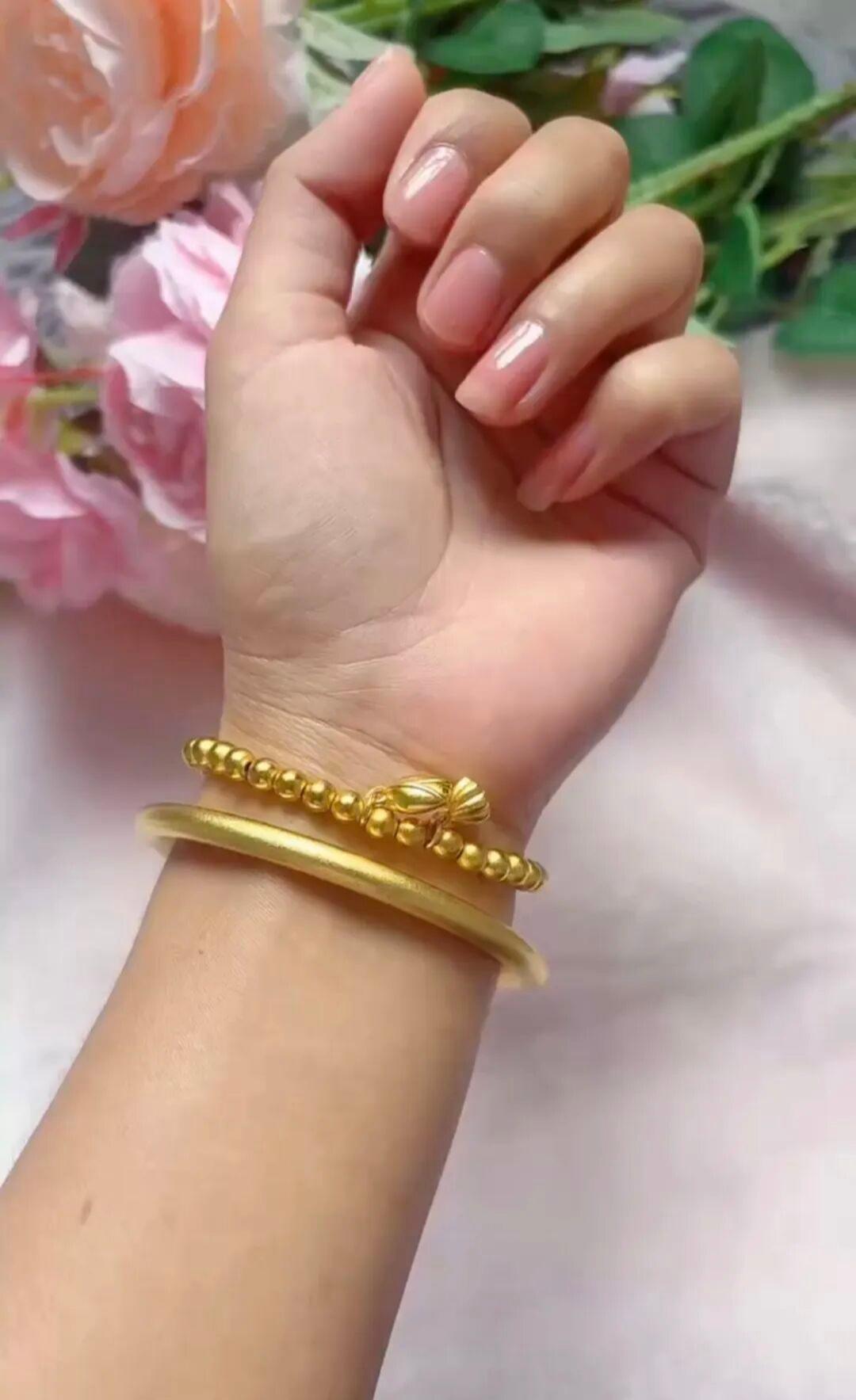 千万不要买黄金，千万不要买黄金，别怪我没提醒你。现在金价那么贵，千万不要买黄金