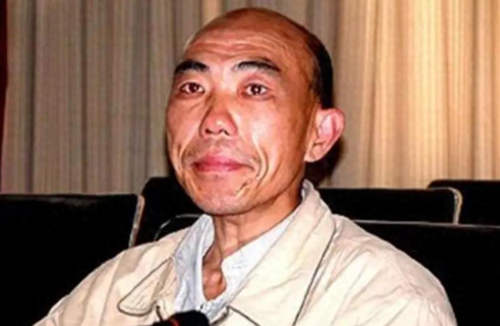 胥敬祥。1991年，他是河南鹿邑县一个老实巴交的农民。就因为在酒桌上脱了件外套，