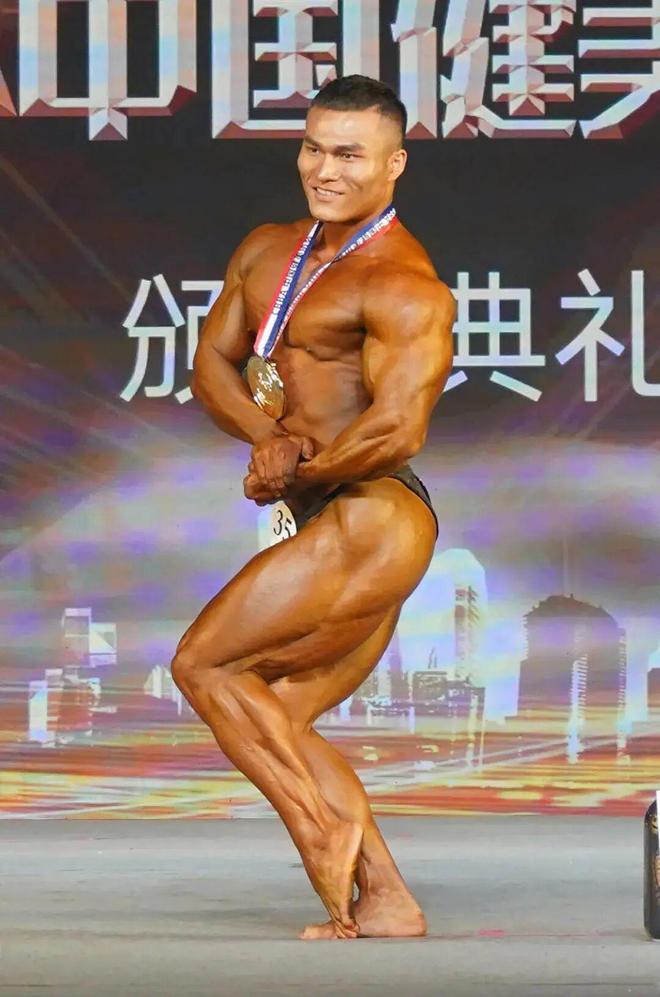 30岁健美八冠王猝死！一身腱子肉没扛住甲流+连轴转，这事儿你怎么看？12月