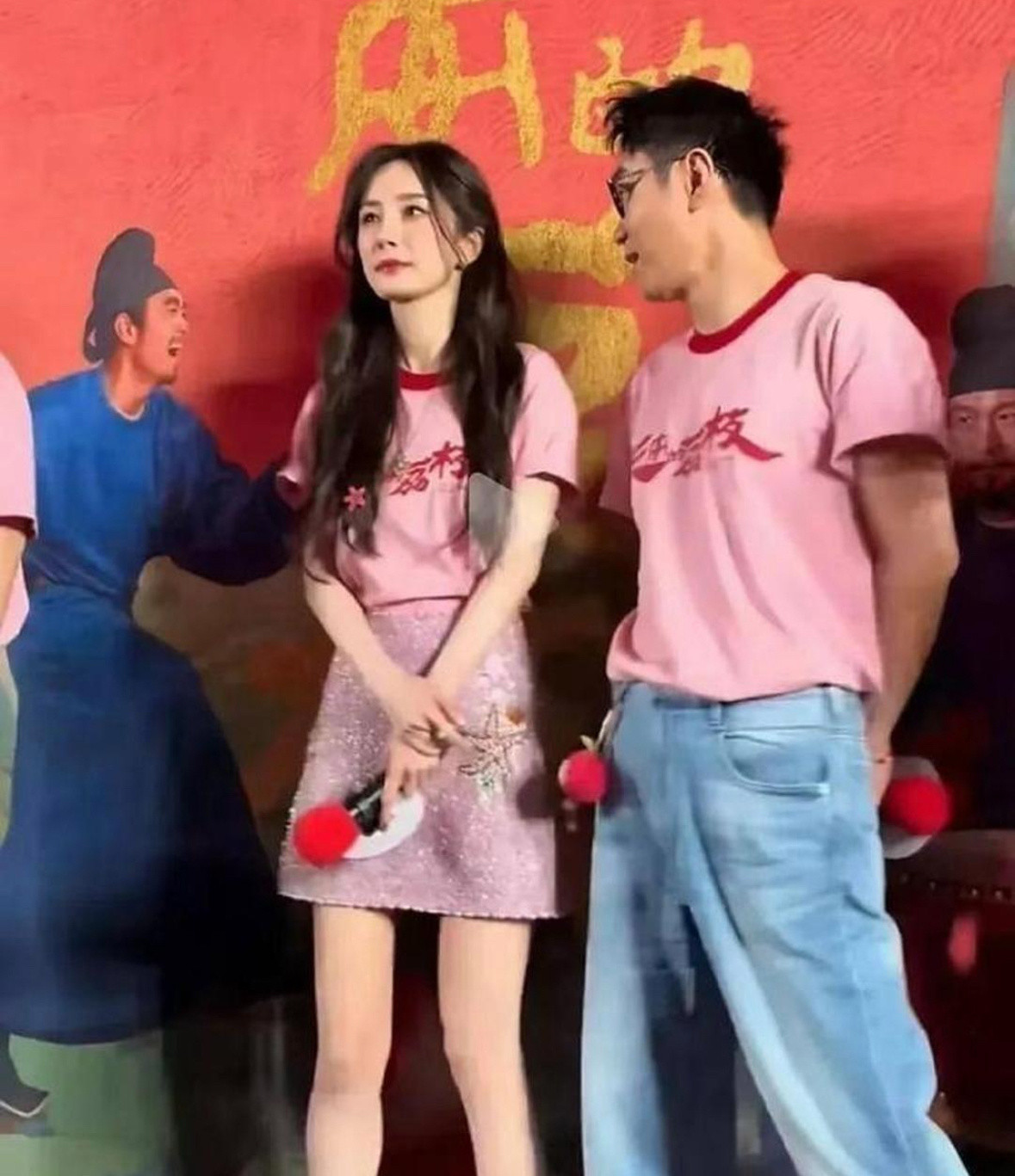 杨幂估计烦死了，这眼神躲不躲