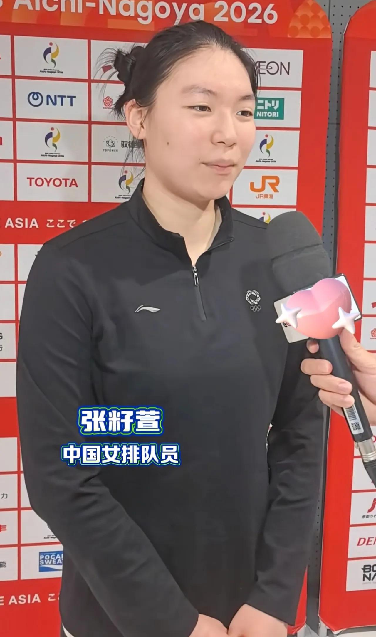 赵勇认可张籽萱的成长和对球队的贡献。亚运会上，中国女排赢球之后，赵勇和张籽萱接