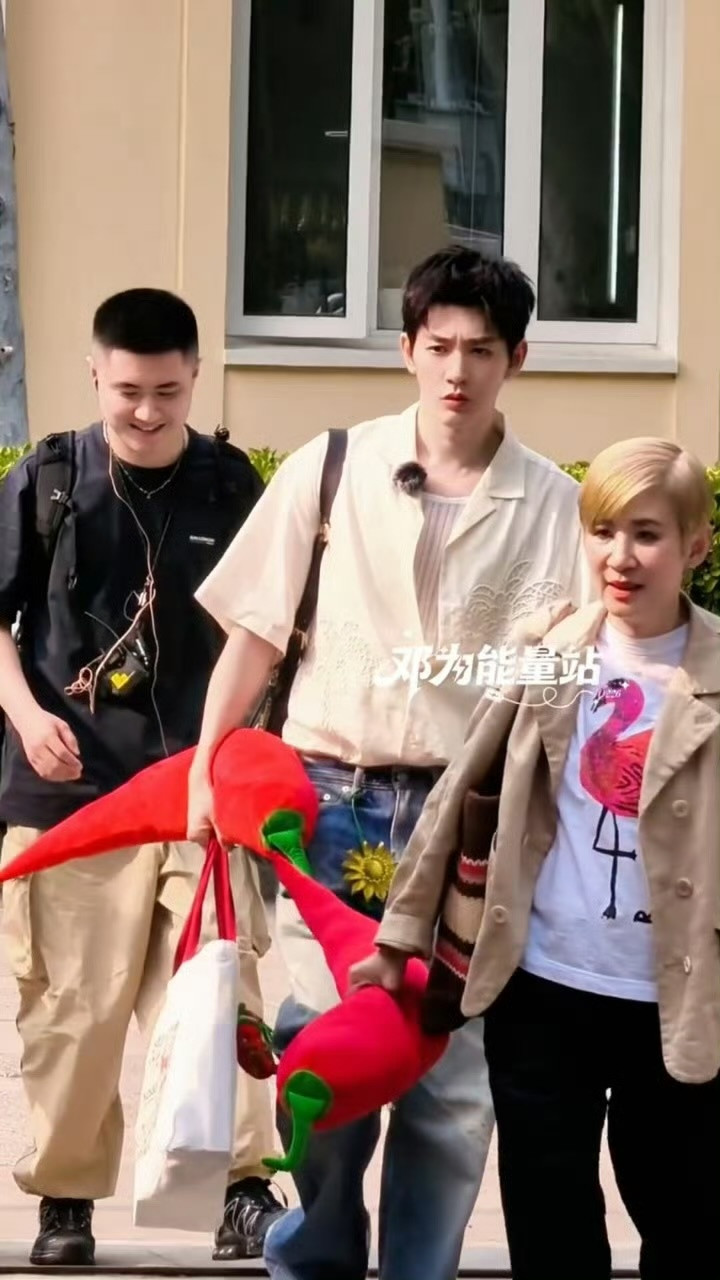 花少8录制出发路透，邓为回春了