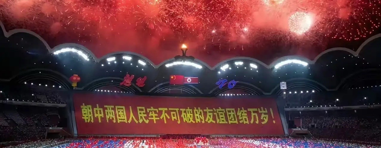 《中朝友好合作互助条约》灵魂条款：第二条写得很直白。两家中任何一方被人打，另一方