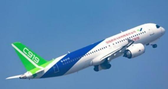 美国这一刀捅的可真够狠！一刀直插C919命脉，中国引以为傲的商飞C919客机，交