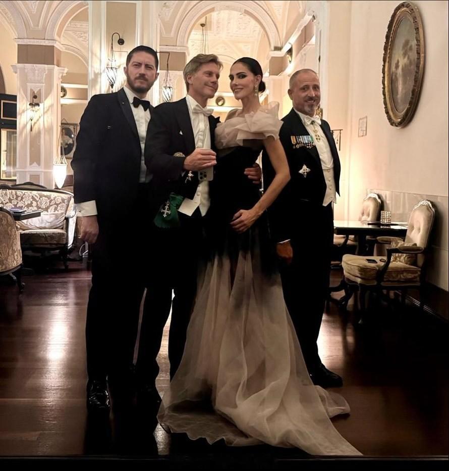 王室王室意大利王室阿德里安娜宣布和呆梨王子分手，而且把两人交往的社交账号都清空