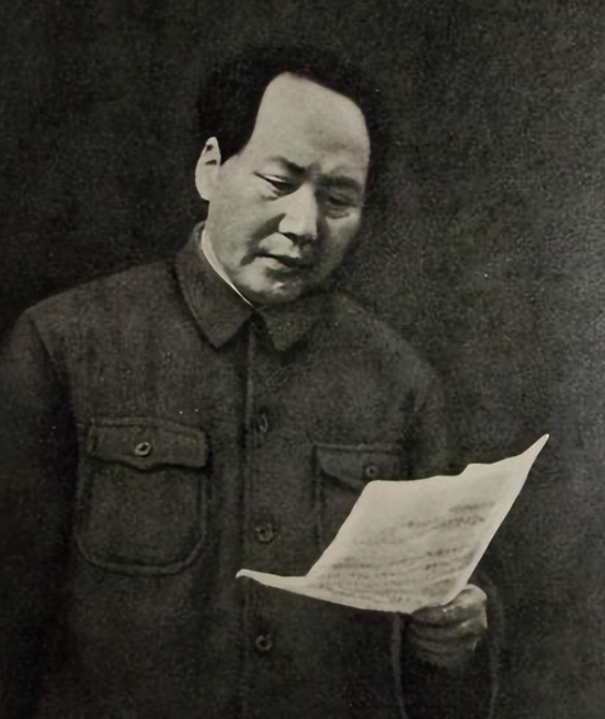 1955年，白天将军拒绝接受中将军衔，毛主席都劝不动他，彭德怀追着他打：“你连毛