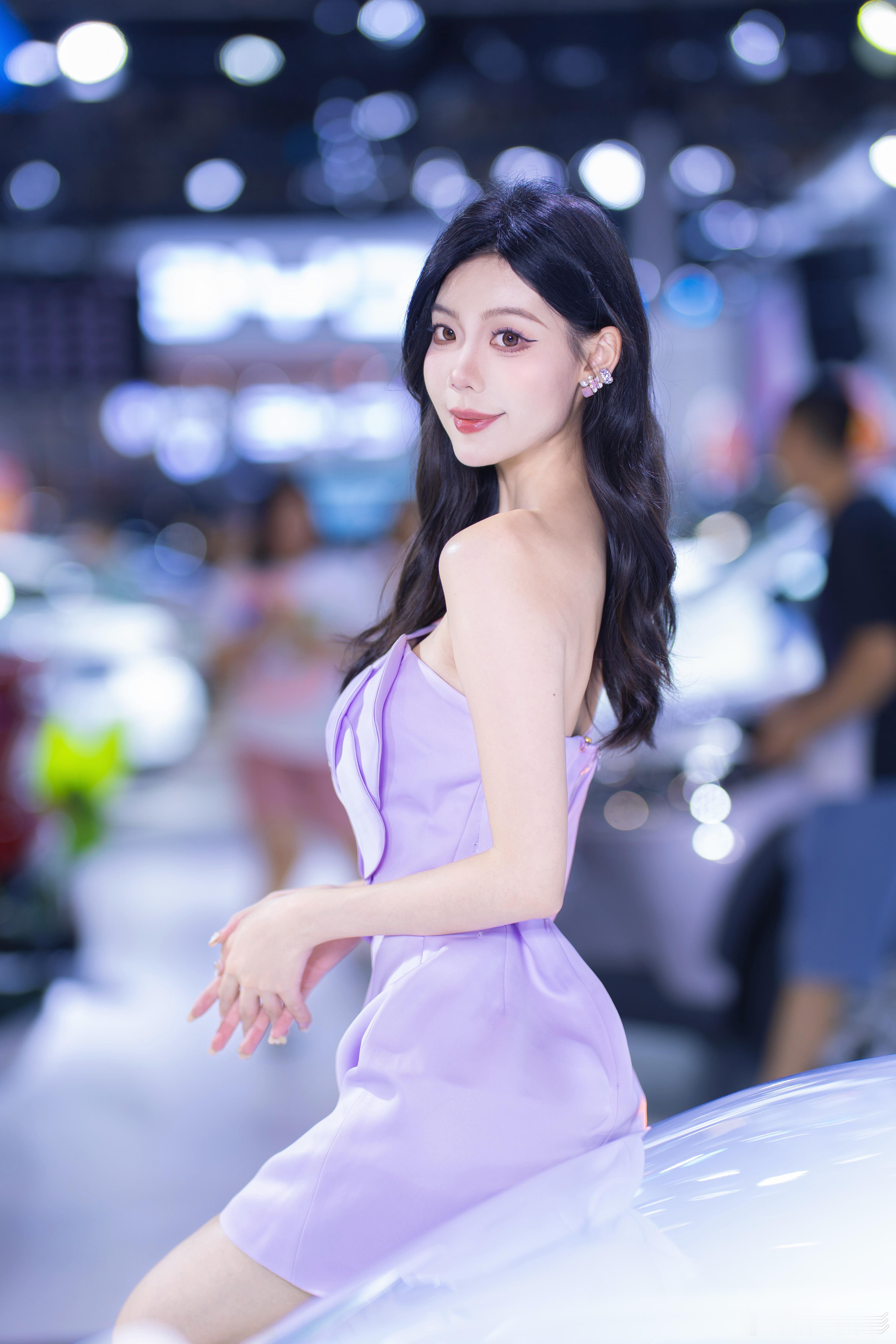 模特返片宝藏摄影博主推荐计划模特：靓妹倚佳活动：佛山车展｜潭州国际车展备注：