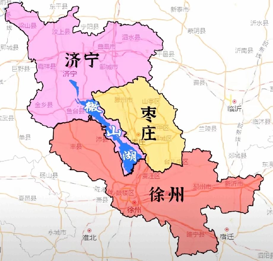 微山湖的地理位置挺有意思，很狭长，虽然属于济宁市，但是和徐州，枣庄非常近，我曾去