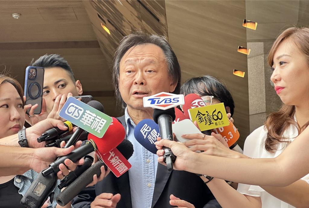 质询金句被大陆网友改编在网上爆红，王世坚看完反应曝光民进党立委王世坚在质询的金