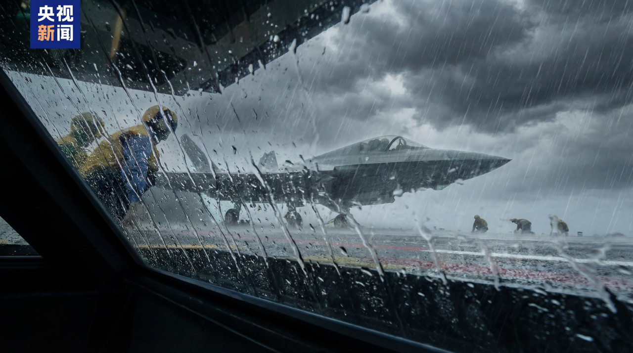 当年我从波斯湾驾机起飞的时候，天上也在下雨