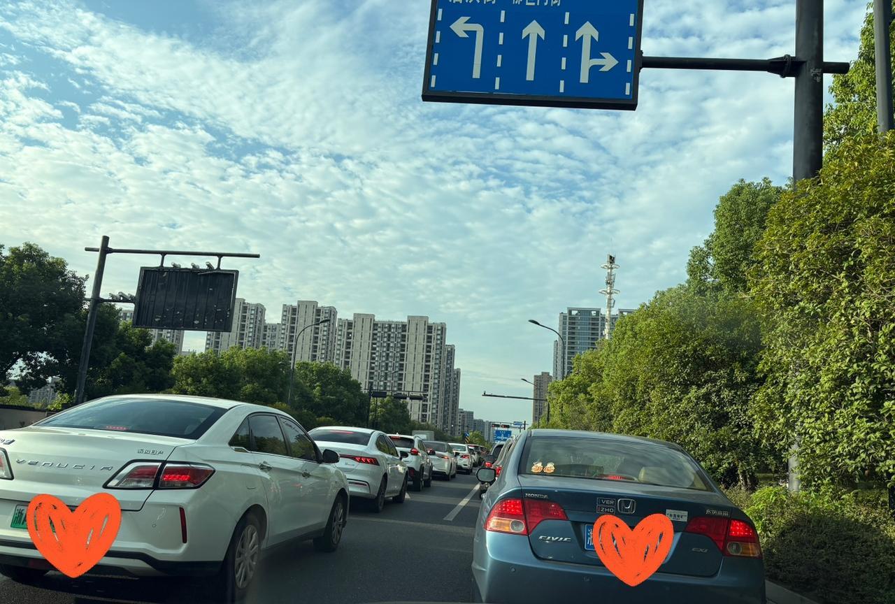 终于！杭州人要熬出头了，就在明天！白露都到了，敢信吗？杭州还是39度高温。说真