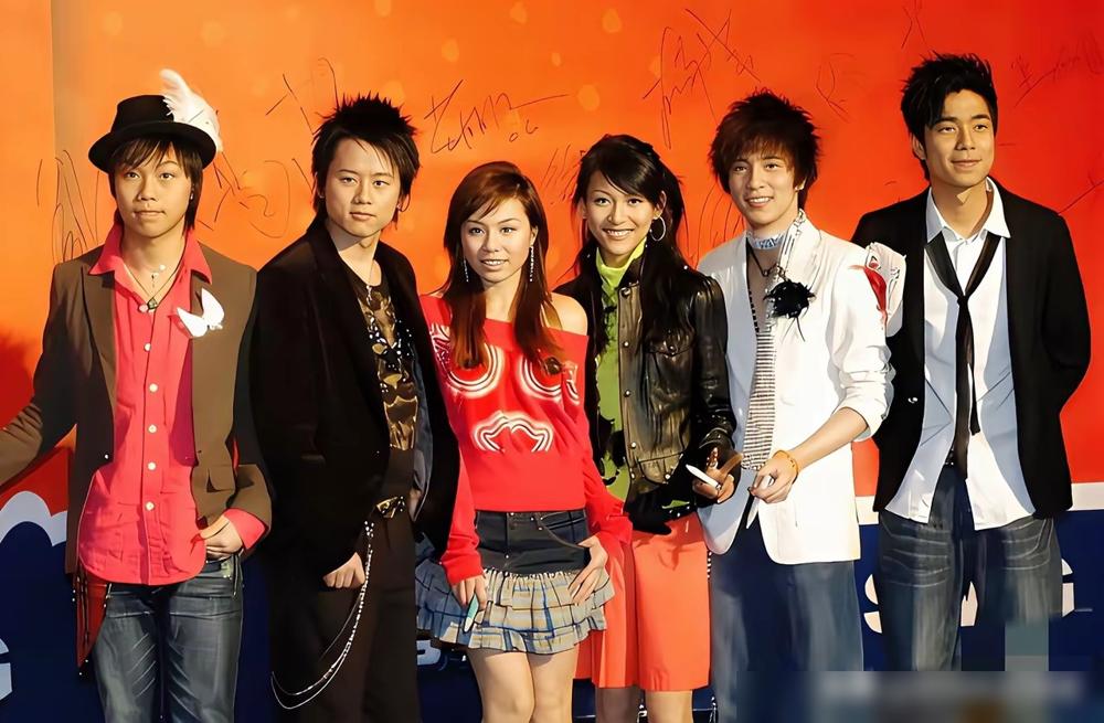 谢娜把长文狠狠砸向薛之谦的时候，张杰前女友段曦的讨伐正闹得满城风雨。你以为这只是