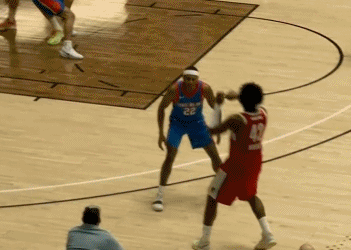 杨瀚森反手重扣北京时间1月15日，G联赛，混音与蓝色的比赛来到第二节初，混音阵