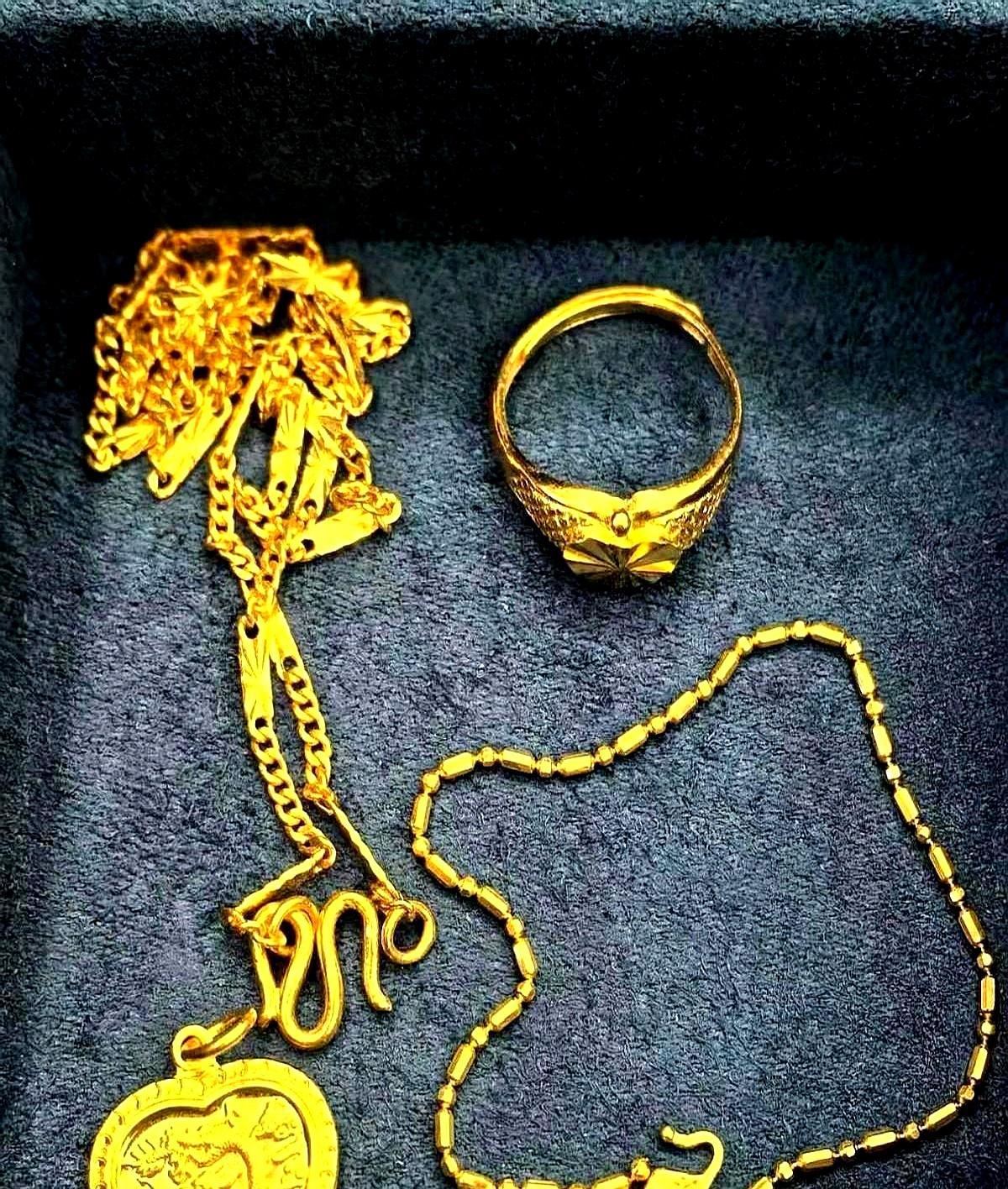 “25年前1只金镯，今天白捡7万！”你把旧镯子递进水贝回收窗老板一称