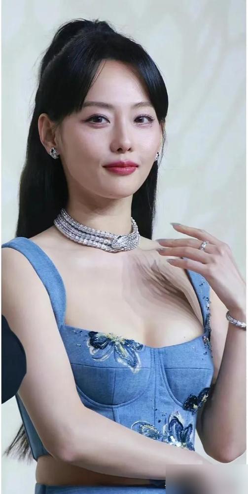 张嘉倪前夫新欢挺孕肚，婆家全票通过！你以为张嘉倪离婚拿别墅、千万抚养费就赢