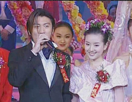 2006年，董洁跟谢霆锋合作拍《龙虎门》，她一见到谢霆锋就高兴地说：“好久不见了
