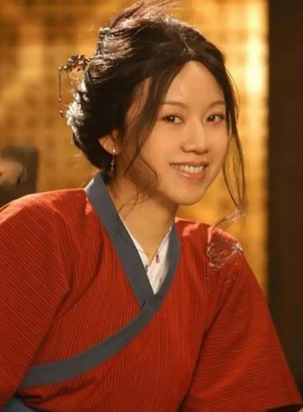 2004年，闫妮的老公突然对她说：“我们离婚吧，我净身出户，房子车子女儿都归你，