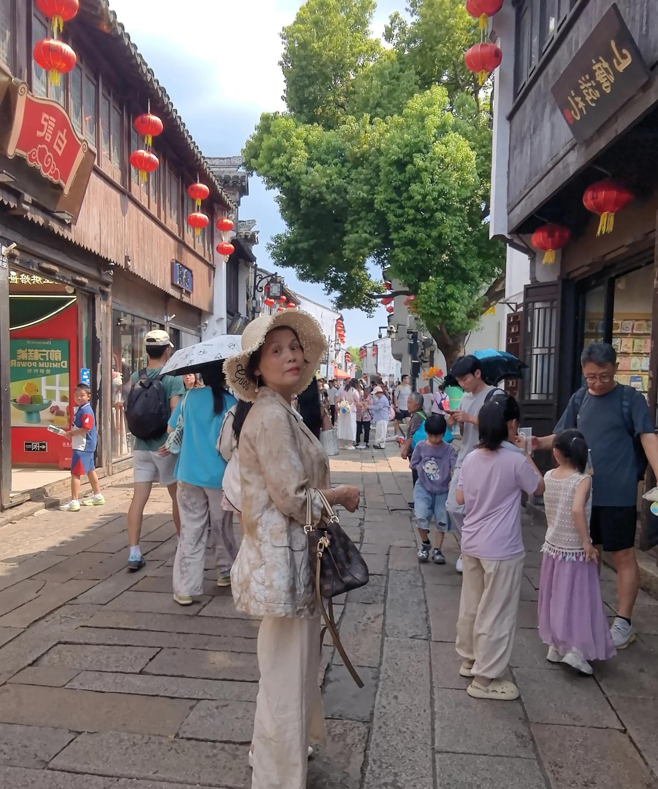 我今年52岁，没有取得什么傲人的成绩，但是我发现了让自己过得幸福的窍门。一是没