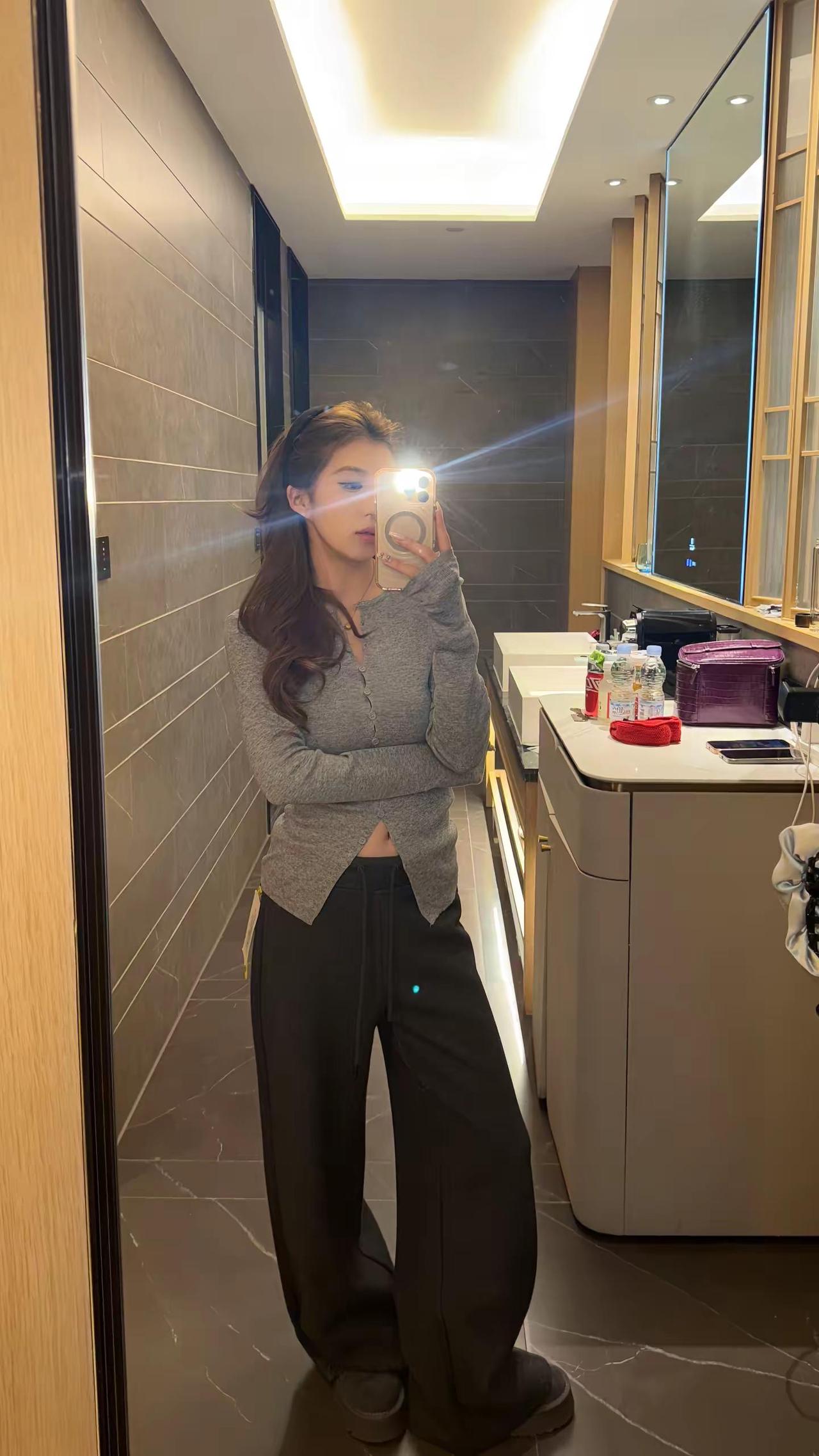 灰色一套来也🩶。