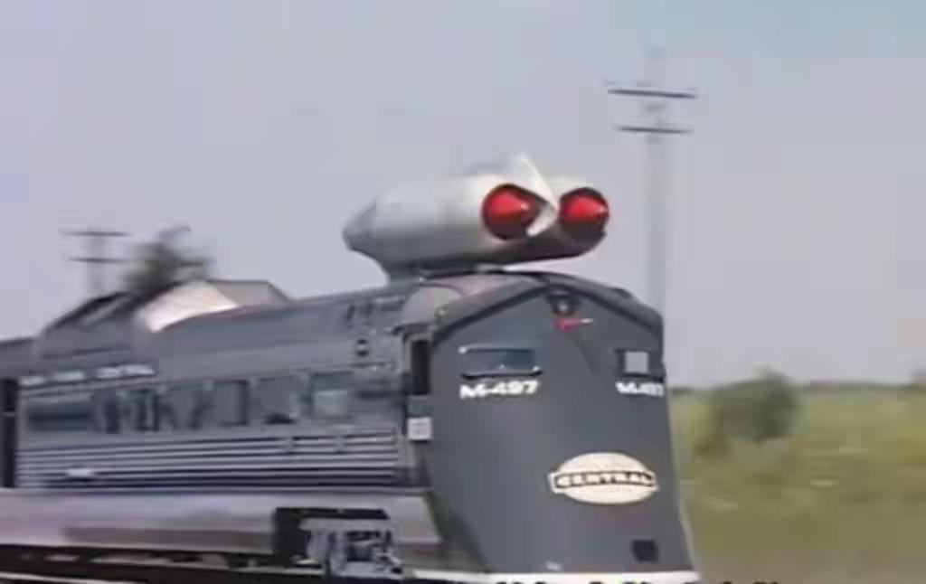 前苏联变态的武器装备，冷战时期的产物。这放在现在，随便一个都能对全球造成毁灭性