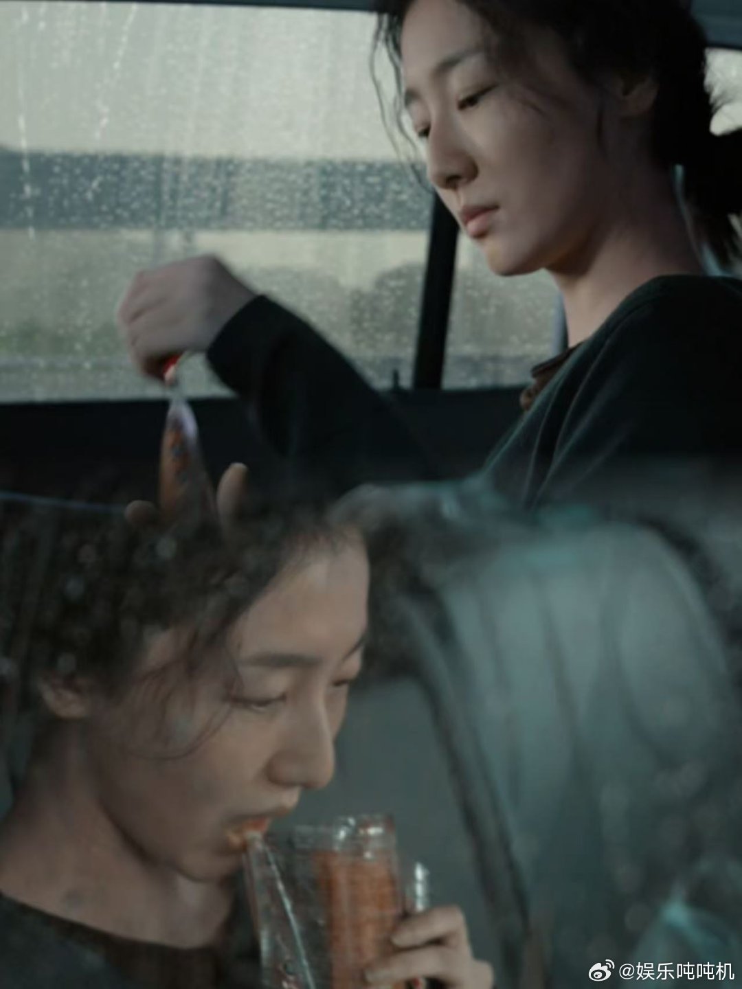 用一包辣条救赎了童年的自己小时候连吃根辣条都要看脸色，长大后这样痛快地吃，江婷
