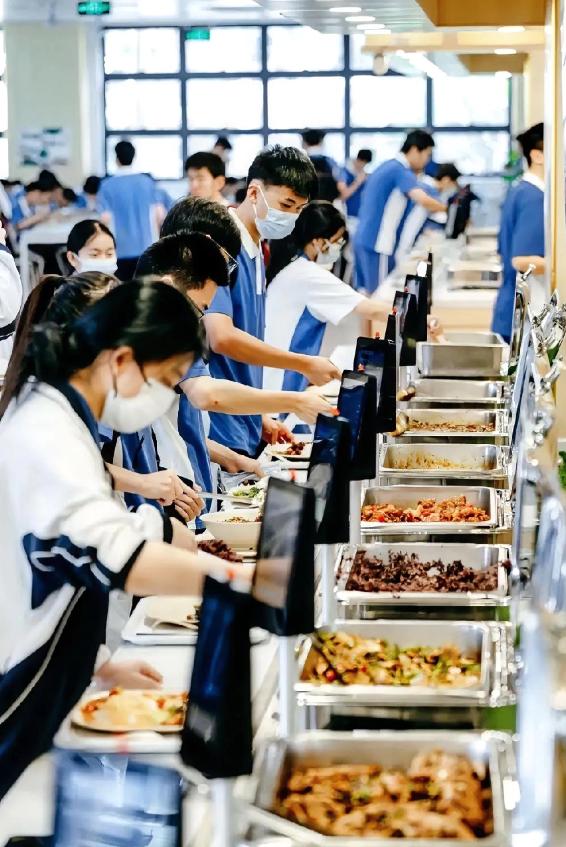 北京下死命令！ 2027年底前中小学食堂外包一律取消 把食堂经营权全部收