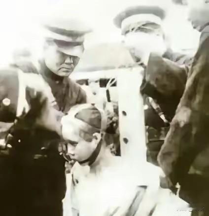 1927年刑场真相：反动派的卑劣羞辱，压不垮革命者的钢铁气节1927年，民