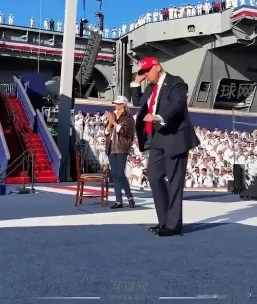 特朗普航母上手拍导弹跳魔性舞,背后藏着什么玄机?各位老铁,今天咱们来聊聊特