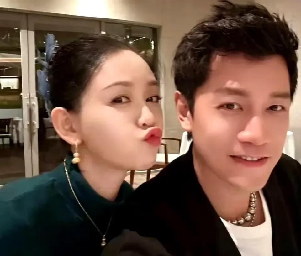 我问我闺蜜，为什么陈乔恩都46岁了，在艾伦面前怎么还跟个小姑娘似的？闺蜜想了想