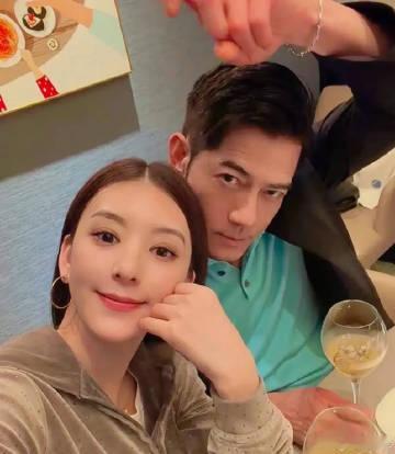 郭富城一家新加坡逛动物园被偶遇，两个女儿很漂亮，方媛白的发光