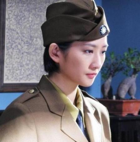 1938年，41岁戴笠借口加班，把秘书余淑衡，带到了卧房，戴笠递给她一杯咖啡：“