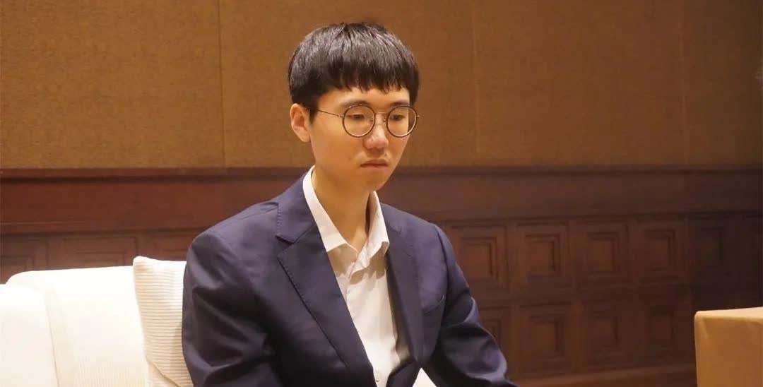 [抠鼻]中国棋协拒绝参加第30届lg杯棋王战，好像并没有明确说承不承认本届冠军吧