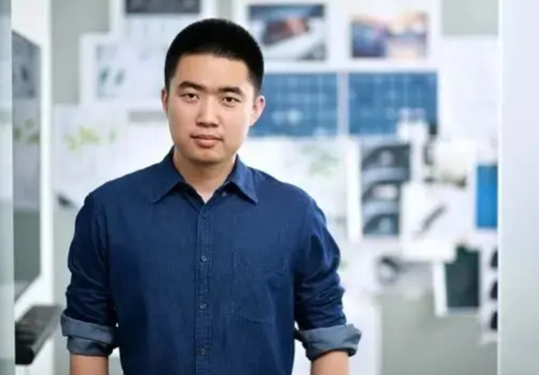 理想汽车的小崩，本质上李想总以为自己是乔布斯式的人物，所以理想的产品开发逻辑命名