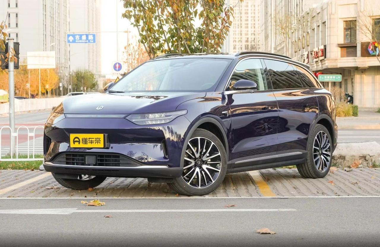 邻居李哥找我唠嗑，说想给媳妇买辆代步车，看中了二手零跑C11，但心里直打鼓：“这