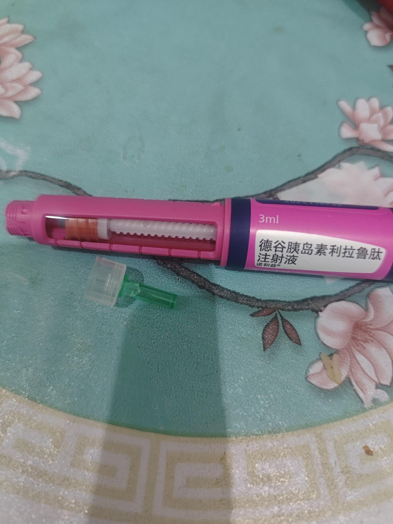 这胰岛素针头还得一次一换，既麻烦又浪费！我原来注射胰岛素都是打两