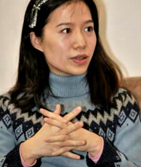 杨振宁离世后，49岁的翁帆穿着一双35元的帆布鞋，悄然搬离旧居，带走34箱沉重的