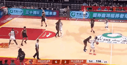 在今天深圳马可波罗主场迎战浙江浙商证券的焦点战中，发生了非常不和谐的一幕。当时比