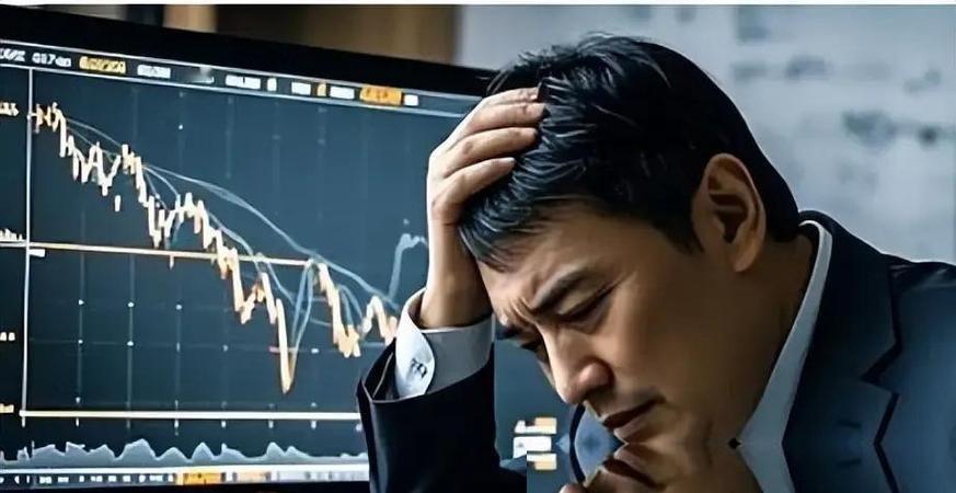 扫了一眼2026上半年的A股底牌，背后一阵发凉。揣着几万块钱想进场翻身的朋友，
