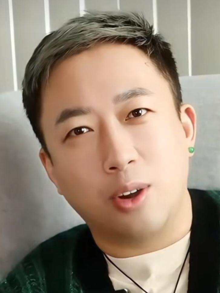于正，还是那么牛气！这次又力挺新人赵晴、马秋元，并称两位是未来内娱顶流花。说