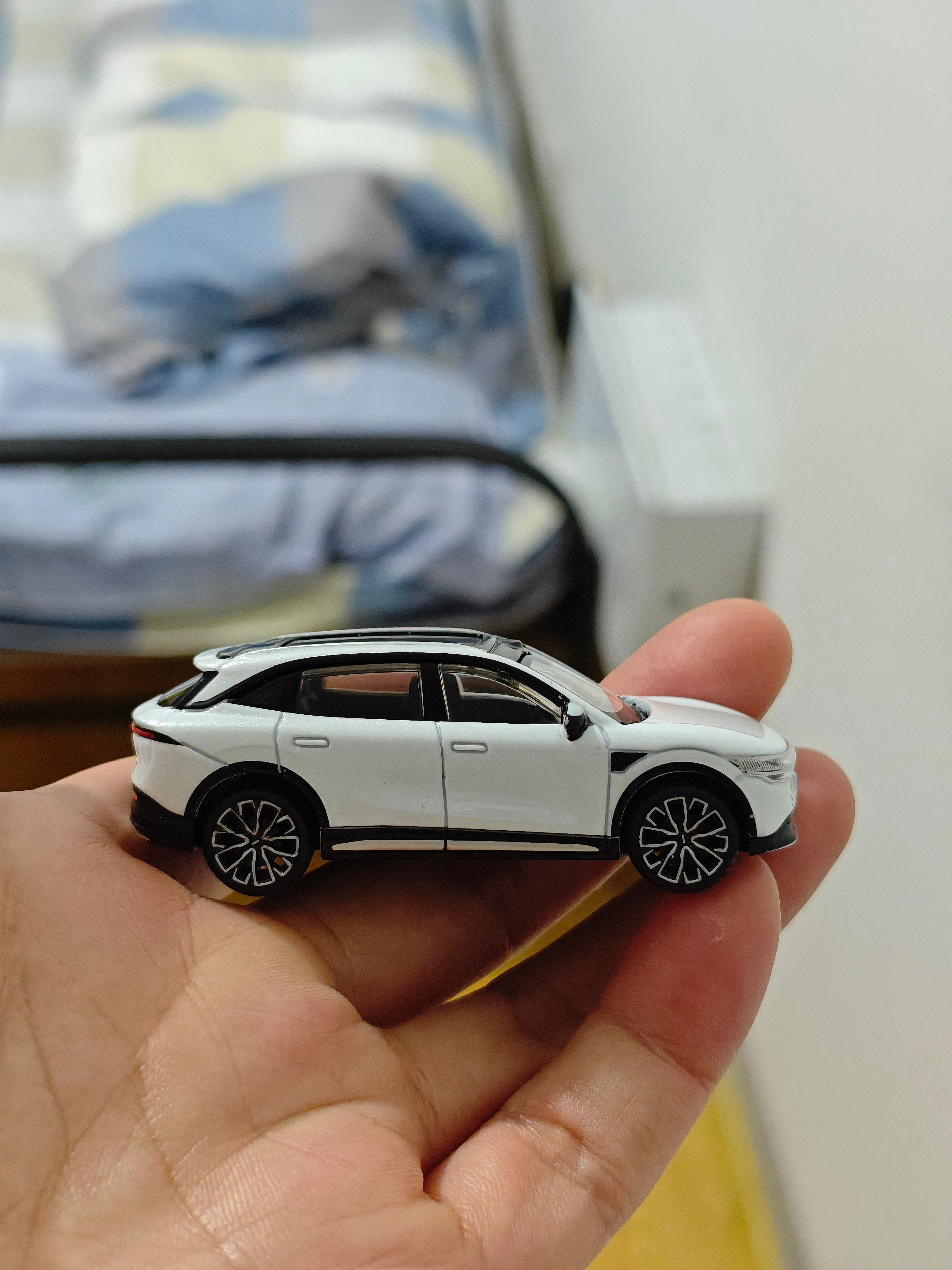 中奖的极氪7X车模到手了，1:64，确实有点小!