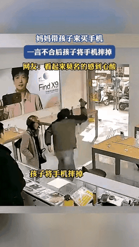 真让人冒火！母亲带儿子买手机，就因为儿子挑的太贵母亲提议买便宜点的，儿子竟
