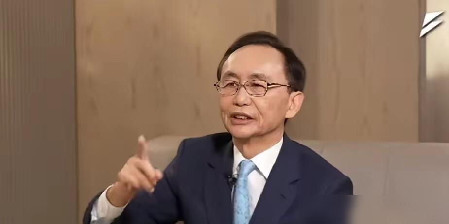 吴子嘉骂了三天郑丽文，骂到嗓子快哑了。结果人郑丽文压根没接他的茬，反倒给同样