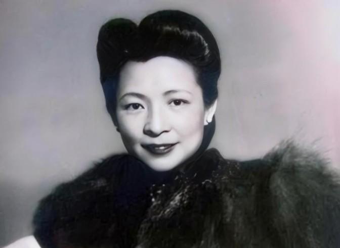 1947年的一天，李国秦发现17岁的女儿小腹凸起，呕吐不止，想问明缘由，却遭到丈