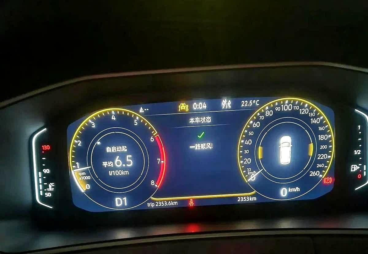 今早给车做保养，师傅指着轮胎直摇头："你这胎压都跌到1.8了，开起来跟拉磨的驴似