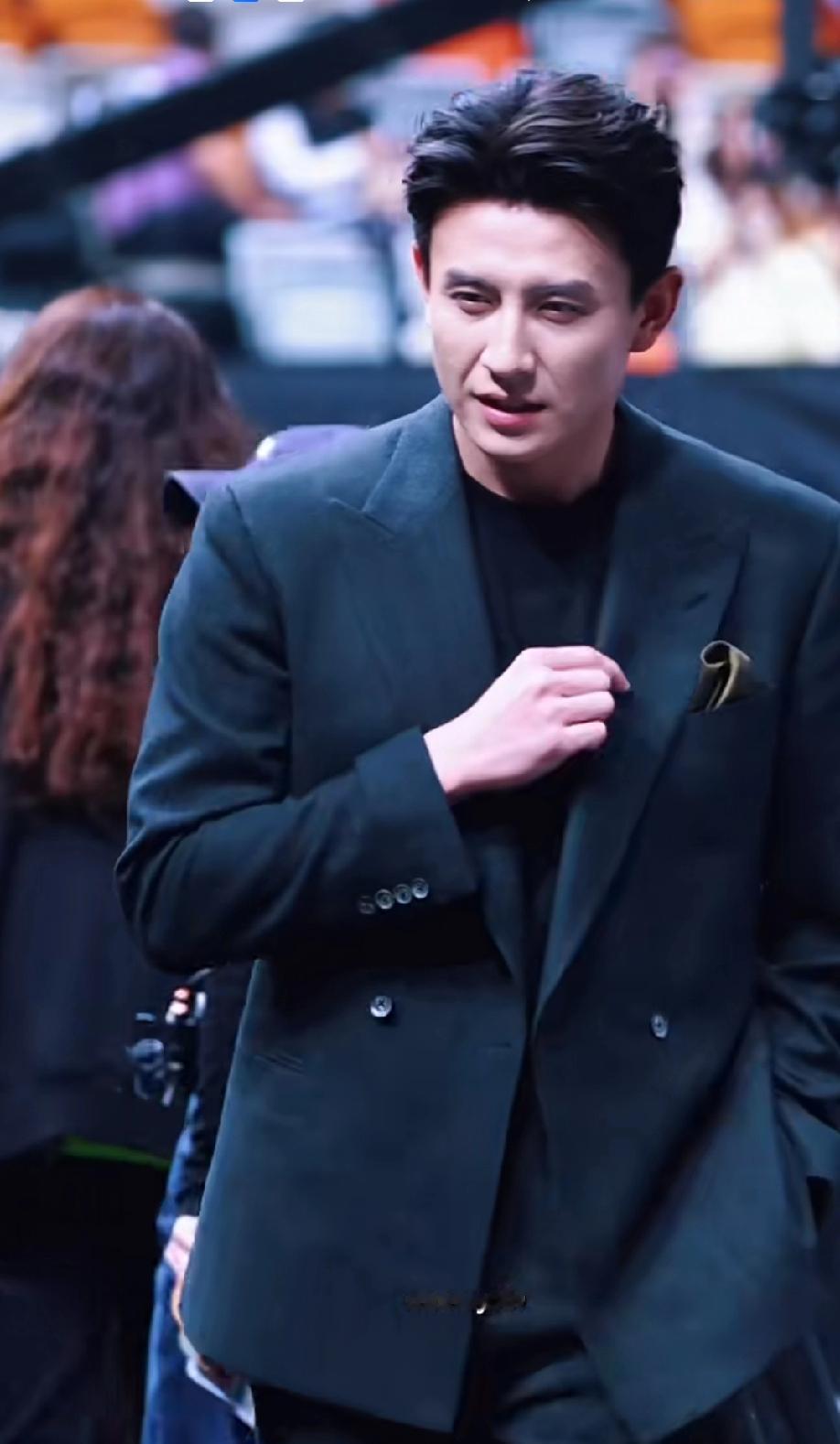 颁奖礼上颗粒无收的短剧，第二天让平台服务器崩了三次。播放量一夜之间刺破5亿天花