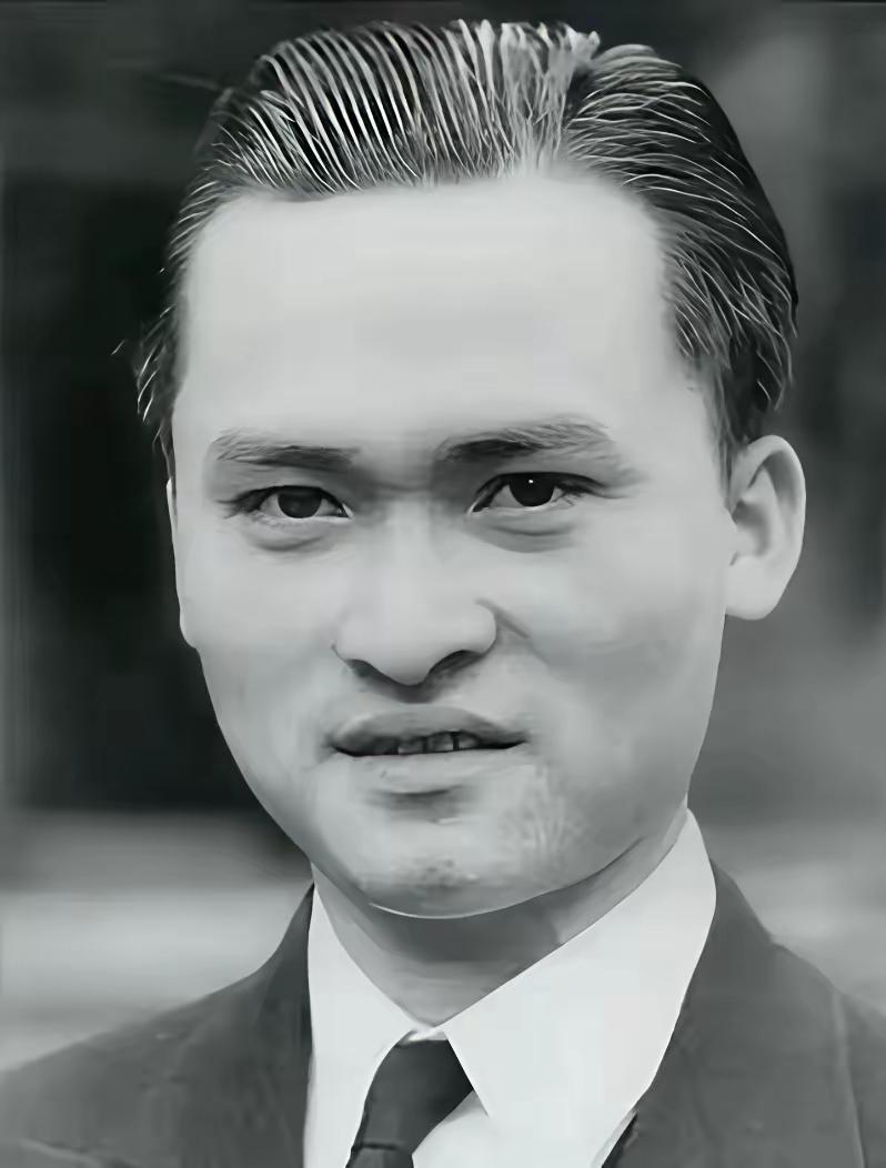1942年，北大西洋，中国船员潘濂翻船落水，靠生吃海鱼、吸鸟血硬撑了133天。