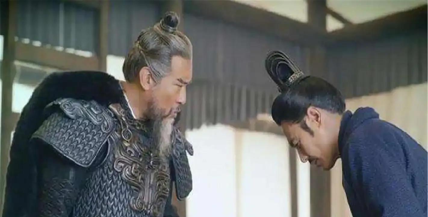 历史总是惊人的相似。公元220年，曹丕代汉称帝，建立魏国。40年后，司马炎代
