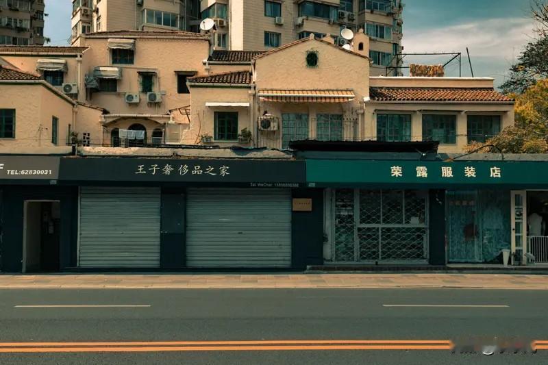 听北京的房产中介吐槽现在工作太难做了。房东那边因为北京限购放松觉得房价要涨，所