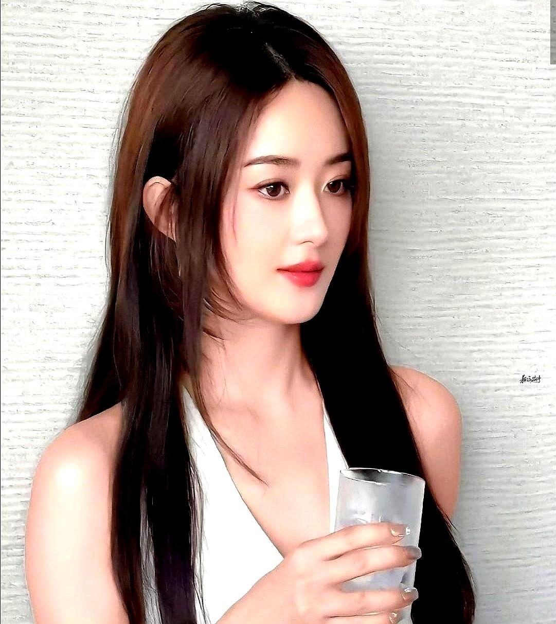 “几百万打进别人卡，再让男友跑腿签字”——李雪琴这一操作把婚房瞬间变成赌桌。事